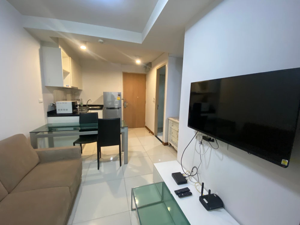 ให้เช่า Le Cote Thonglor 8 ชั้น 3 มาพร้อมเฟอร์และเครื่องใช้ไฟฟ้าที่ครบครัน สนใจจองเลย