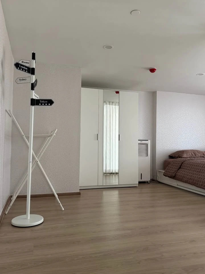 ให้เช่า Life พระราม 4 - อโศก Duplex 2 ชั้น อยู่ชั้น 35 ขนาด 48 ตร.ม. เฟอร์นิเจอร์เครื่องใช้ไฟครบ พลาดแล้วจะเสียใจ