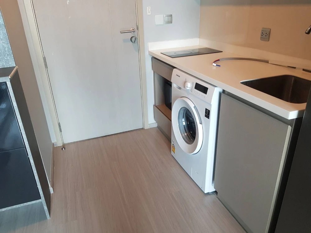 ให้เช่า Life ลาดพร้าว วิวสวย ชั้นสูงมากๆ เห็นฝั่ง จตุจักรและรังสิต กระจกโค้ง โปร่ง สบายตา จองเลย