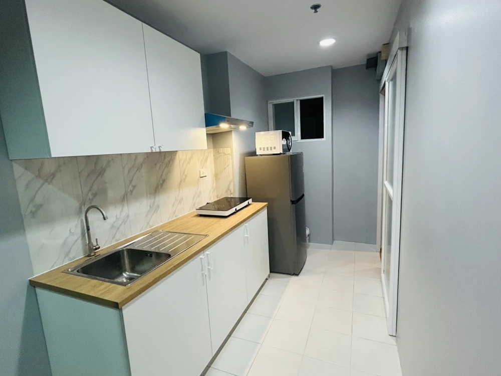 ให้เช่า Life @ Ratchada-Huaikwang ห้องกว้างพื้นที่ใช้สอยเยอะ เฟอร์นิเจอร์ครบครัน หิ้วกระเป๋าเข้าอยู่ได้เลยจ้า