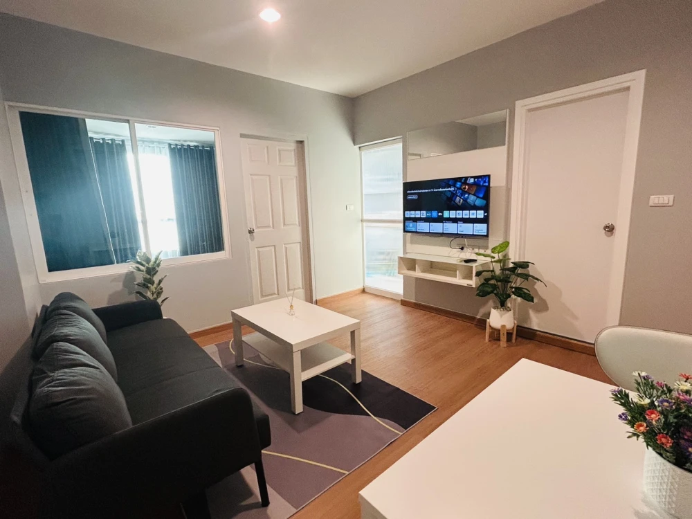 ให้เช่า Life @ Ratchada-Huaikwang ห้องกว้างพื้นที่ใช้สอยเยอะ เฟอร์นิเจอร์ครบครัน หิ้วกระเป๋าเข้าอยู่ได้เลยจ้า