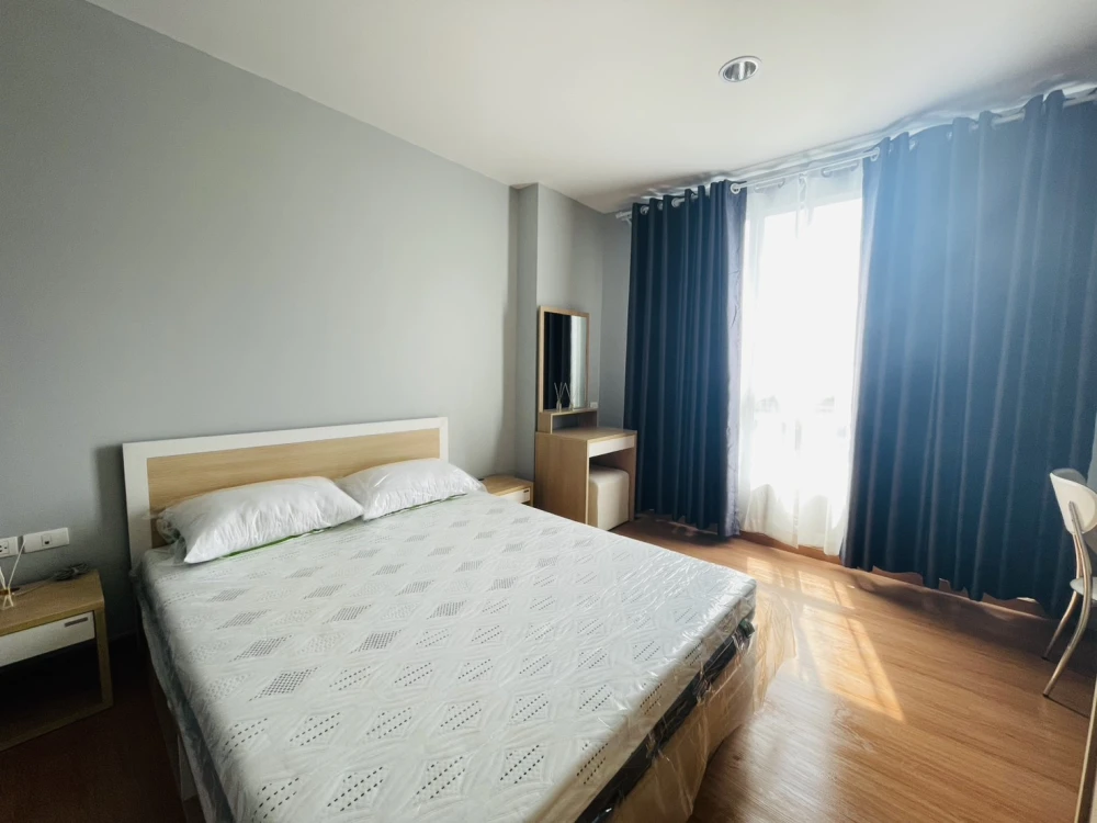 ให้เช่า Life @ Ratchada-Huaikwang ห้องกว้างพื้นที่ใช้สอยเยอะ เฟอร์นิเจอร์ครบครัน หิ้วกระเป๋าเข้าอยู่ได้เลยจ้า