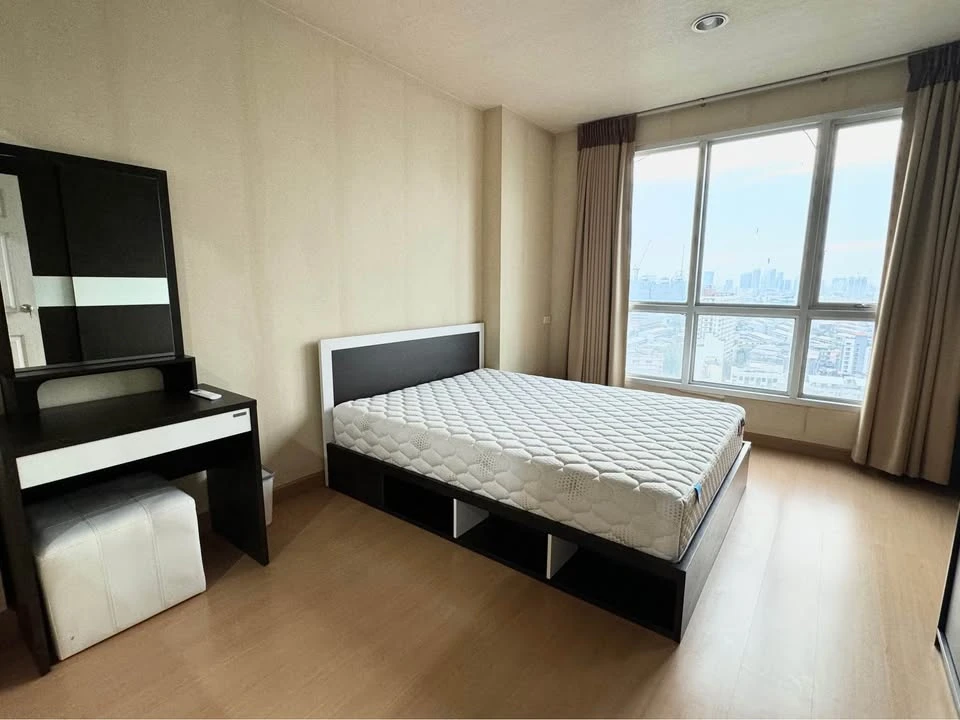 For rent: Life @ Ratchada-Huaikwang, fully furnished, nice room, interested in booking now, don't miss out!