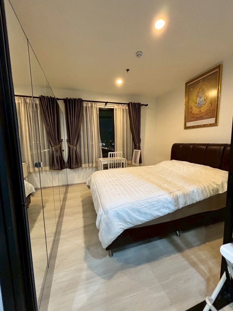 Life Asoke condo for rent, ready to move in, 21st floor, North side. Bright and airy with Makkasan Park view. Book today! Don't miss out!