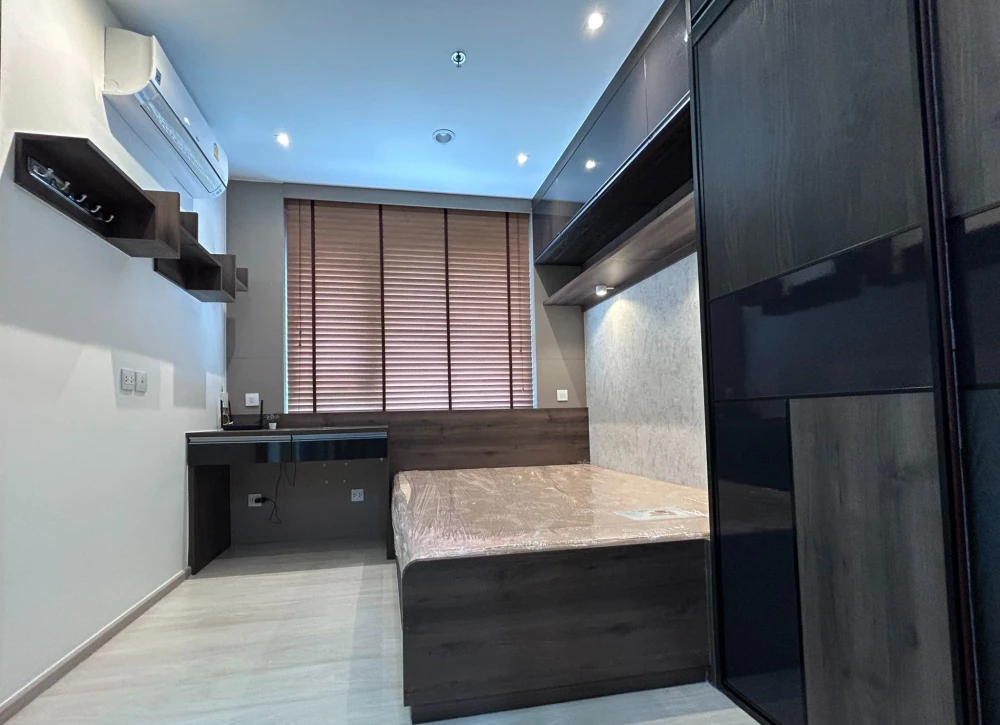 ให้เช่า Life Asoke ห้องพร้อมอยู่ เฟอร์พร้อม + เครื่องใช้ไฟฟ้าครบ ชั้นสูง จองเลย