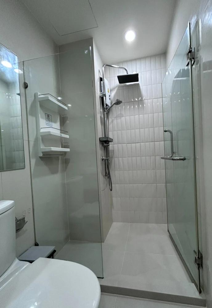 ให้เช่า Life Asoke ห้องพร้อมอยู่ เฟอร์พร้อม + เครื่องใช้ไฟฟ้าครบ ชั้นสูง จองเลย