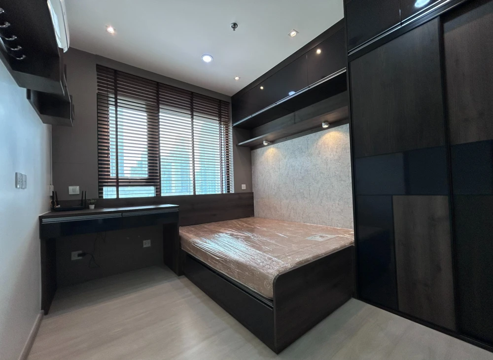 ให้เช่า Life Asoke ห้องพร้อมอยู่ เฟอร์พร้อม + เครื่องใช้ไฟฟ้าครบ ชั้นสูง จองเลย