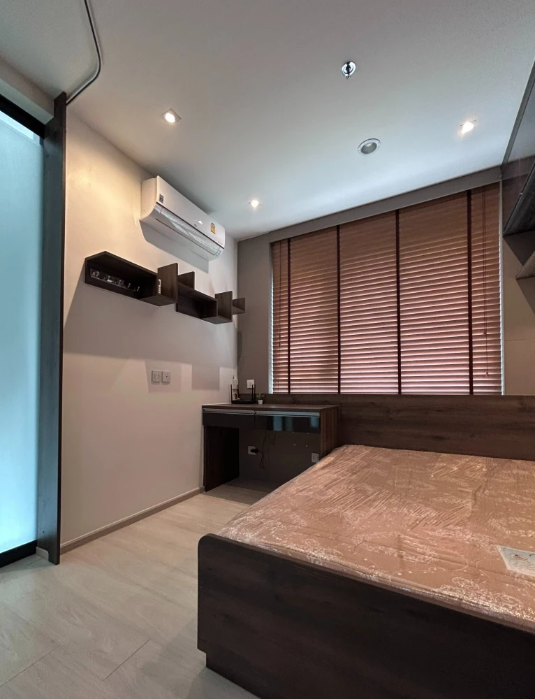 ให้เช่า Life Asoke ห้องพร้อมอยู่ เฟอร์พร้อม + เครื่องใช้ไฟฟ้าครบ ชั้นสูง จองเลย