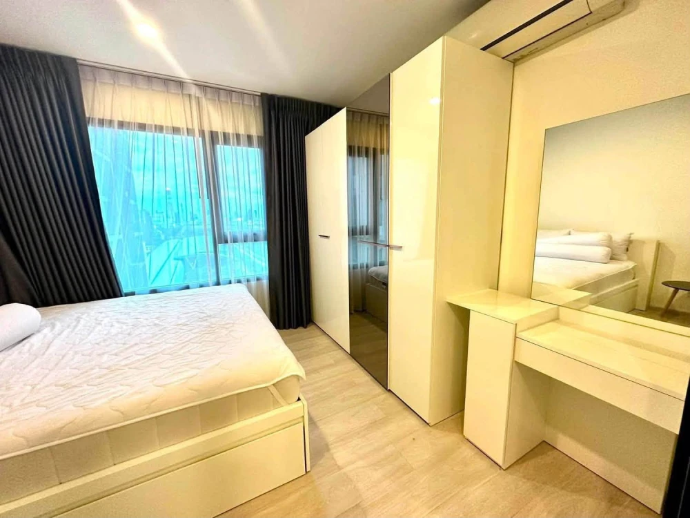 ให้เช่า Life Asoke ห้องอยู่ชั้นสูงมากๆ วิวสระน้ำ ห้องไม่โดนแดด ไม่ร้อน รีบจองเลย