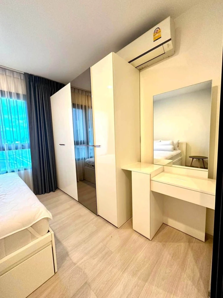ให้เช่า Life Asoke ห้องอยู่ชั้นสูงมากๆ วิวสระน้ำ ห้องไม่โดนแดด ไม่ร้อน รีบจองเลย