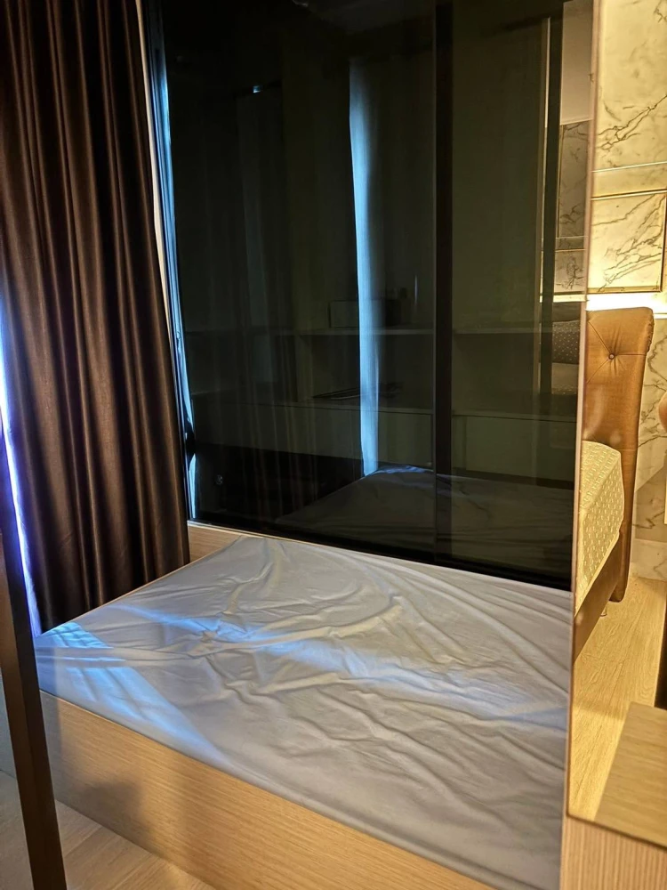 ให้เช่า Life Asoke 2 ห้องนอน พื้นที่ใช้สอยเยอะ ตกแต่งคุมโทน เฟอร์นิเจอร์และสิ่งอำนวยความสะดวกครบครัน จองเลย