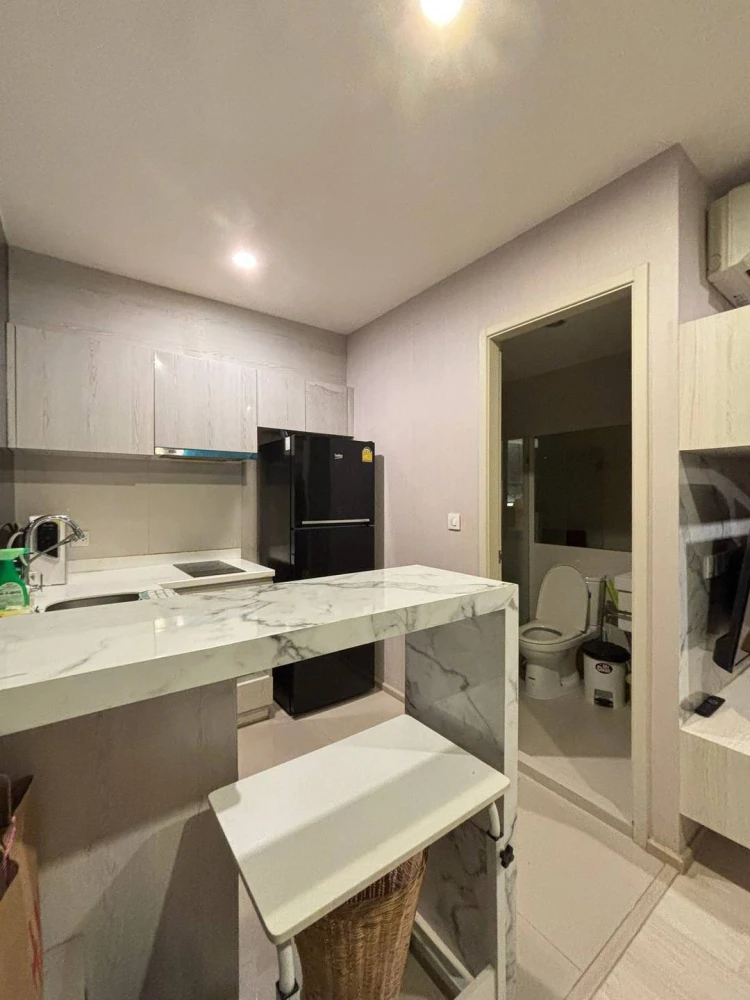 ให้เช่า Life Asoke 2 ห้องนอน พื้นที่ใช้สอยเยอะ ตกแต่งคุมโทน เฟอร์นิเจอร์และสิ่งอำนวยความสะดวกครบครัน จองเลย