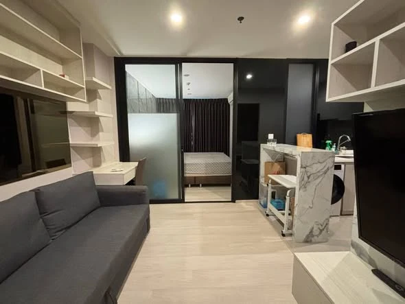 ให้เช่า Life Asoke 2 ห้องนอน พื้นที่ใช้สอยเยอะ ตกแต่งคุมโทน เฟอร์นิเจอร์และสิ่งอำนวยความสะดวกครบครัน จองเลย