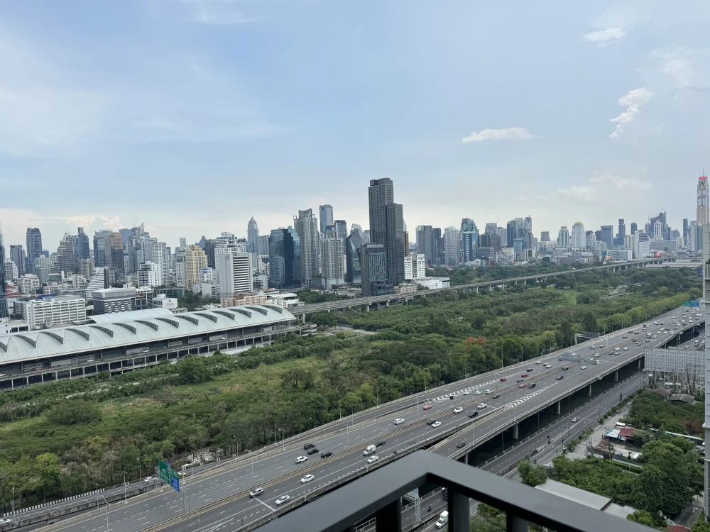 ให้เช่า Life Asoke HYPE ชั้นที่ 27 ห้องกว้าง อยู่สบายไม่คับแคบ พร้อมอยู่ เครื่องใช้ไฟฟ้าครบ ห้ามพลาด