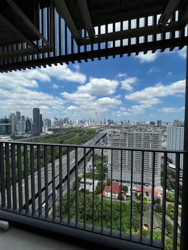 ให้เช่า Life Asoke Hype วิวเมืองจากชั้นสูง  การจัดวางพื้นที่ทันสมัยและใช้งานได้จริง จองแล้วจะไม่ผิดหวัง