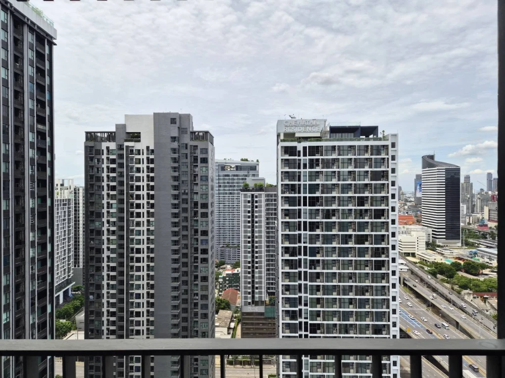 ให้เช่า Life Asoke Hype ห้องน่าอยู่ ในทำเลดี มาพร้อมเฟอร์นิเจอร์ครบครัน พลาดแล้วจะเสียใจ