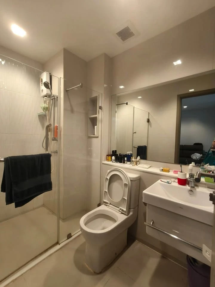 ให้เช่า Life Asoke Rama 9 ห้องน่าอยู่ ชั้น 27 ได้วิวสูง เฟอร์ เครื่องใช้ไฟฟ้าครบ มาแต่ตัวเข้าอยู่ได้เลย