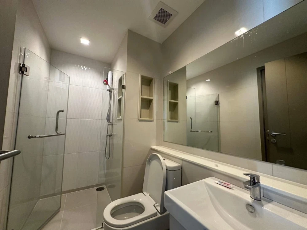 ให้เช่า Life Asoke-Rama 9 ห้องพร้อมอยู่ ช้้นสูงพร้อมอยู่ เฟอร์พร้อม จองเลย