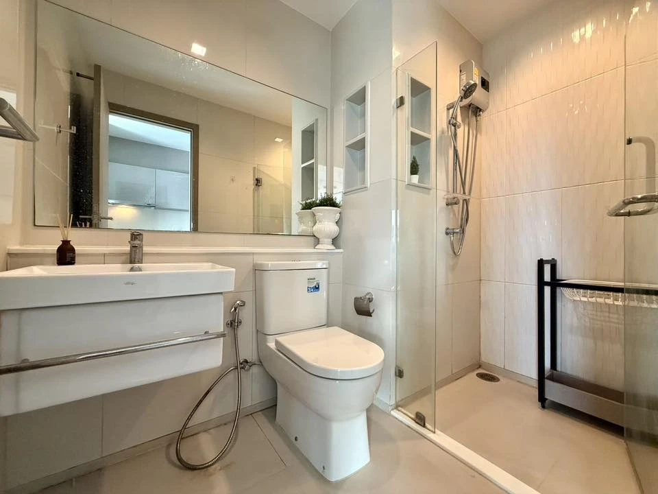 ให้เช่า Life asoke-rama9 ห้องย่าอยู่ ชั้น 40 ได้วิวสูง มาพร้อมเฟอร์ เครื่องใช้ไฟฟ้าครบ พลาดแล้วจะเสียดาย