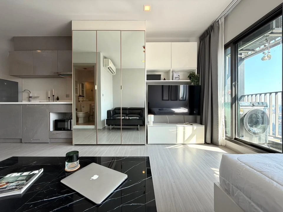 ให้เช่า Life asoke-rama9 ห้องย่าอยู่ ชั้น 40 ได้วิวสูง มาพร้อมเฟอร์ เครื่องใช้ไฟฟ้าครบ พลาดแล้วจะเสียดาย