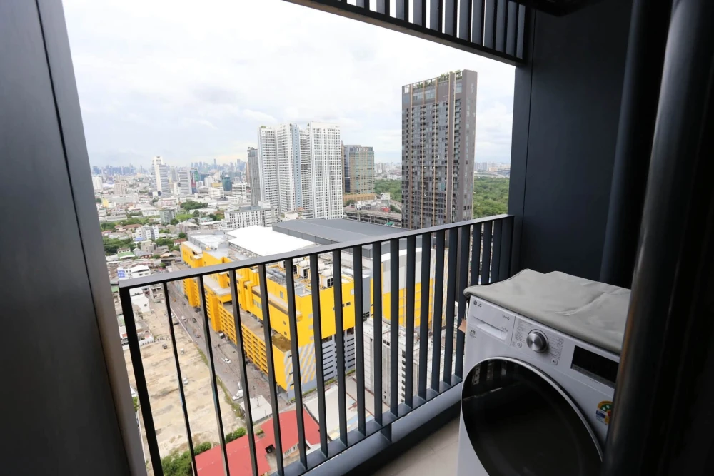 ให้เช่า Life Ladprao Valley ชั้น 32 วิวเมืองสวยไม่ติดบล็อก พิเศษทีวีแขวนขนาดใหญ่ 58 นิ้ว และ Build in Mini-Walk in closet ต้องจอง
