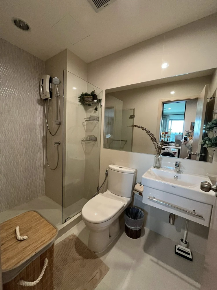 ให้เช่า Life Pinklao ชั้น 23 (ชั้นบนสุด) มี Walk-in Closet แยกห้องเป็นสัดส่วนอย่างดี รีบจองเลย