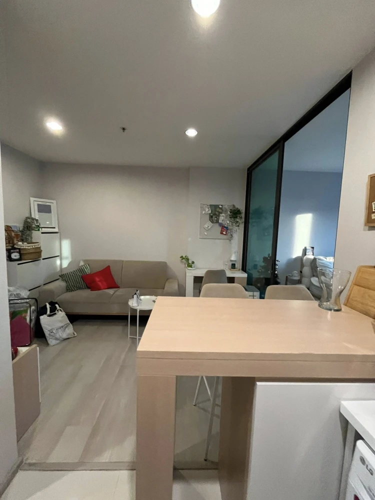 ให้เช่า Life Pinklao ชั้น 23 (ชั้นบนสุด) มี Walk-in Closet แยกห้องเป็นสัดส่วนอย่างดี รีบจองเลย