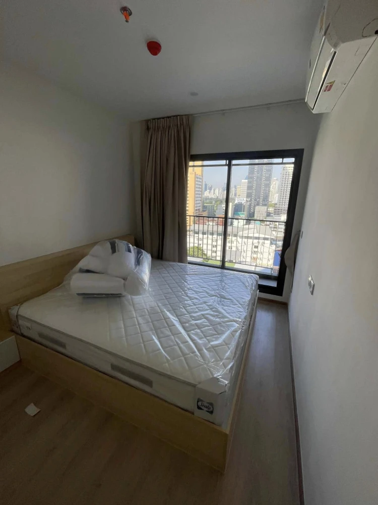 For rent: Life Rama 4 - Asoke, enjoy stunning city views, fully furnished, just bring your belongings and move in!