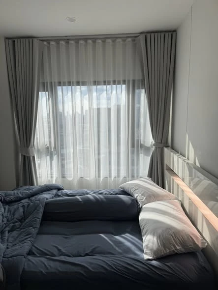 For rent: Life Rama 4 - Asoke, 1 bedroom, 1 bathroom, fully furnished, with walk-in closet. Don't miss this great deal!