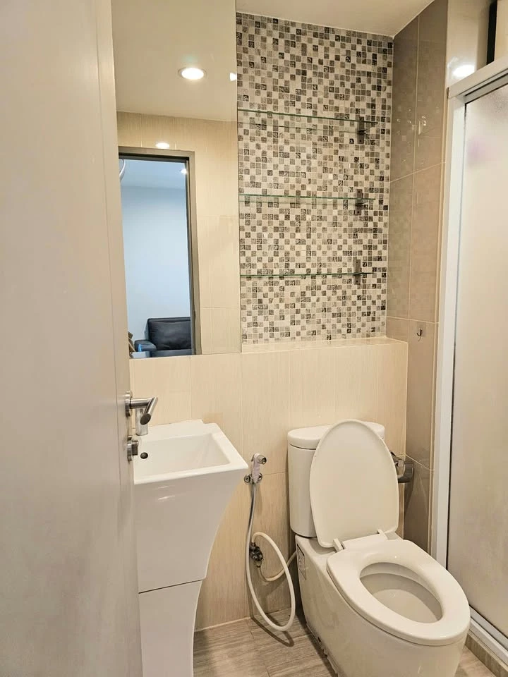 ให้เช่า Life Ratchadapisek ห้องพร้อมอยู่ เฟอร์พร้อม ชั้นสูง จองเลย