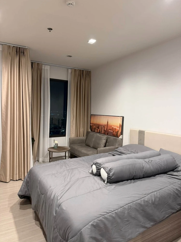 ให้เช่า Life Sathorn-Sierra ห้องตกแต่งสไตล์ Modern Minimal โทนสีเทา-ครีม เรียบหรู อบอุ่น พร้อมเฟอร์นิเจอร์บิวท์อิน และเครื่องใช้ไฟฟ้าอัจฉริยะ