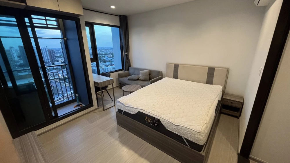 For rent: Life Sathorn-Sierra, a comfortable room with complete electrical appliances and a beautiful view from a high floor. Reserve now!