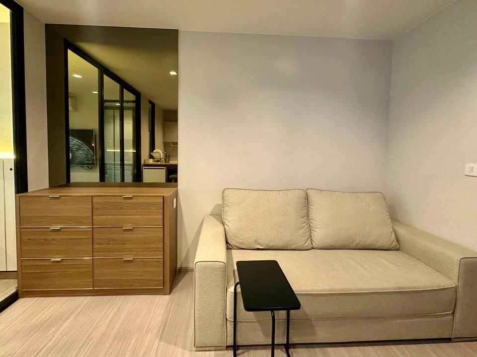 ให้เช่า Life Sathorn-Sierra 1 ห้องนอน 1 ห้องน้ำ ตกแต่งสไตล์มินิมอลสุดปัง เฟอร์บิ้วอินอย่างดี ห้ามพลาด
