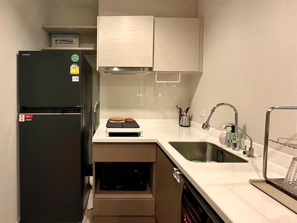 ให้เช่า Life Sathorn-Sierra 1 ห้องนอน 1 ห้องน้ำ ตกแต่งสไตล์มินิมอลสุดปัง เฟอร์บิ้วอินอย่างดี ห้ามพลาด