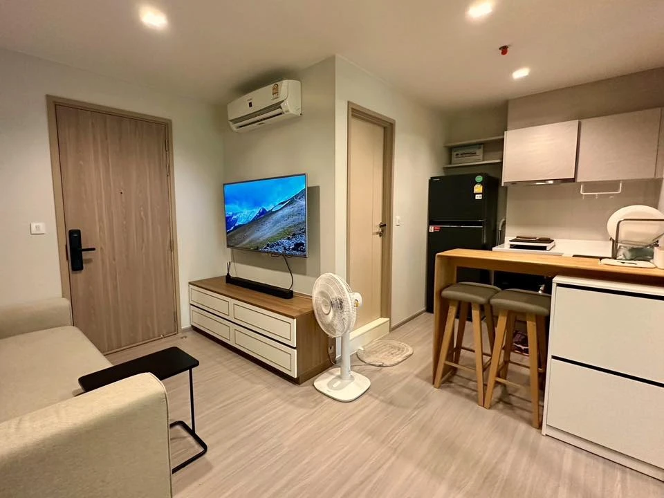 ให้เช่า Life Sathorn-Sierra 1 ห้องนอน 1 ห้องน้ำ ตกแต่งสไตล์มินิมอลสุดปัง เฟอร์บิ้วอินอย่างดี ห้ามพลาด