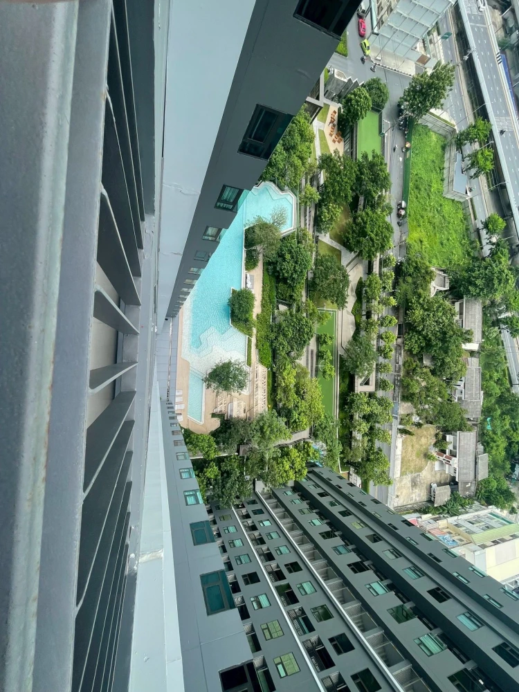 ให้เช่า Life Sathorn-Sierra 1 ห้องนอน 1 ห้องน้ำ ทำเลดี มองเห็นวิวสระว่ายน้ำ วิวสวย ไม่บล็อค ห้ามพลาด