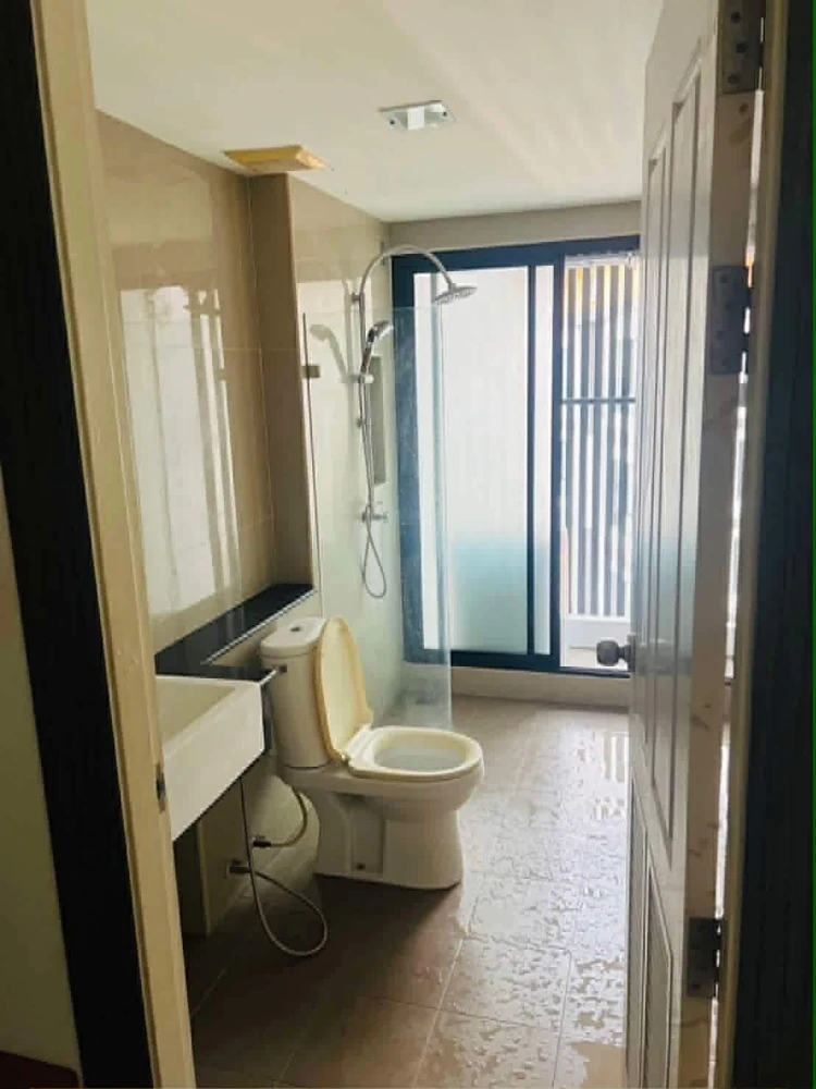 ให้เช่า Living Avenue Bangsaen ห้องน่าอยู่ ชั้น 8 มาพร้อมเฟอร์นิเจอร์ครบครัน หิ้วกระเป๋าเข้าอยู่ได้เลยจ้า