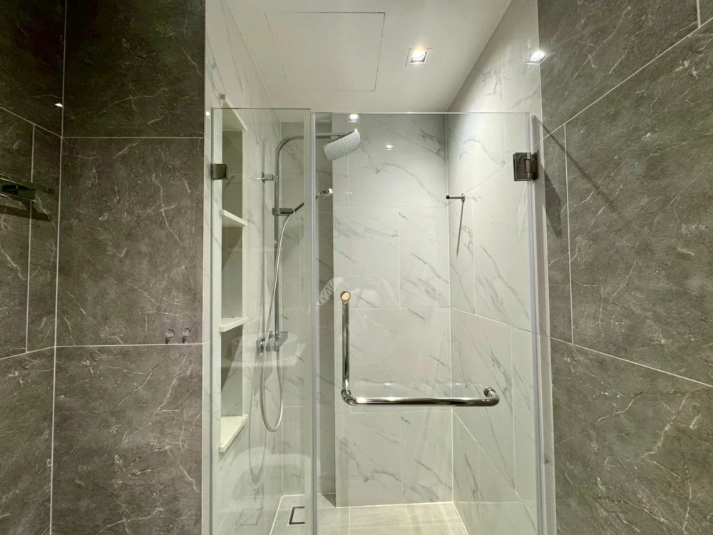 ให้เช่า LLOYD Soonvijai-Thonglor ชั้น 3 ห้องแต่งครบ หิ้วกระเป๋าเข้าอยู่ได้เลย จองด่วนๆ