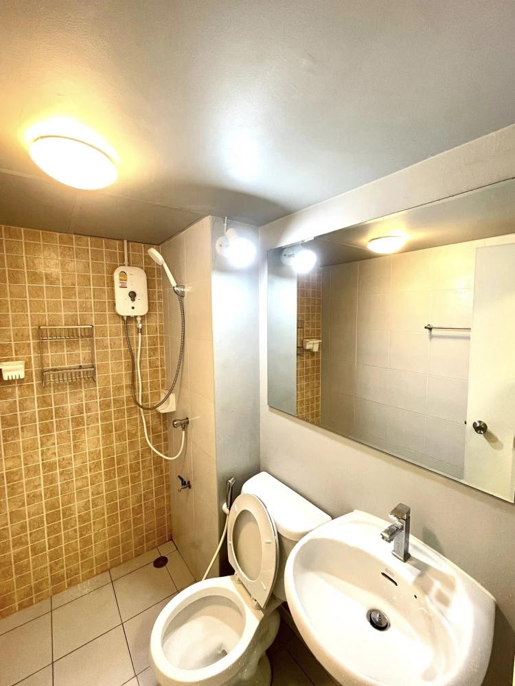 ให้เช่า Lumpini Codotown Chonburi - Sukhumvit ชั้น 5 ห้องสวย น่าอยู่ จองเลยจ้า