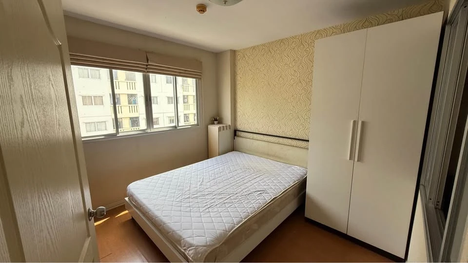 ให้เช่า Lumpini Condo Town Rattanathibet 1 ห้องนอน 1 ห้องน้ำ มาพร้อมเฟอร์นิเจอร์ครบครัน ติดวอลเปเปอร์อย่างดี จองเลย