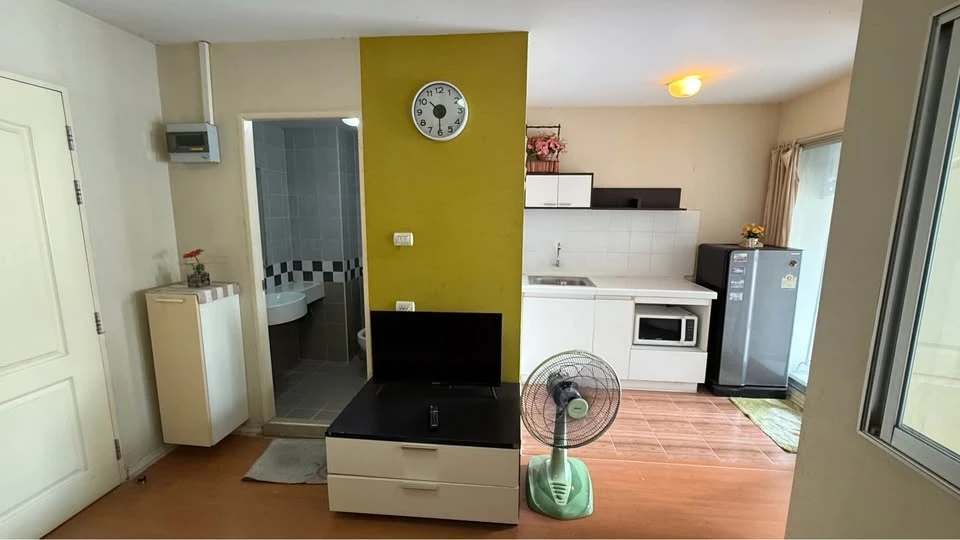 ให้เช่า Lumpini Condo Town Rattanathibet 1 ห้องนอน 1 ห้องน้ำ มาพร้อมเฟอร์นิเจอร์ครบครัน ติดวอลเปเปอร์อย่างดี จองเลย