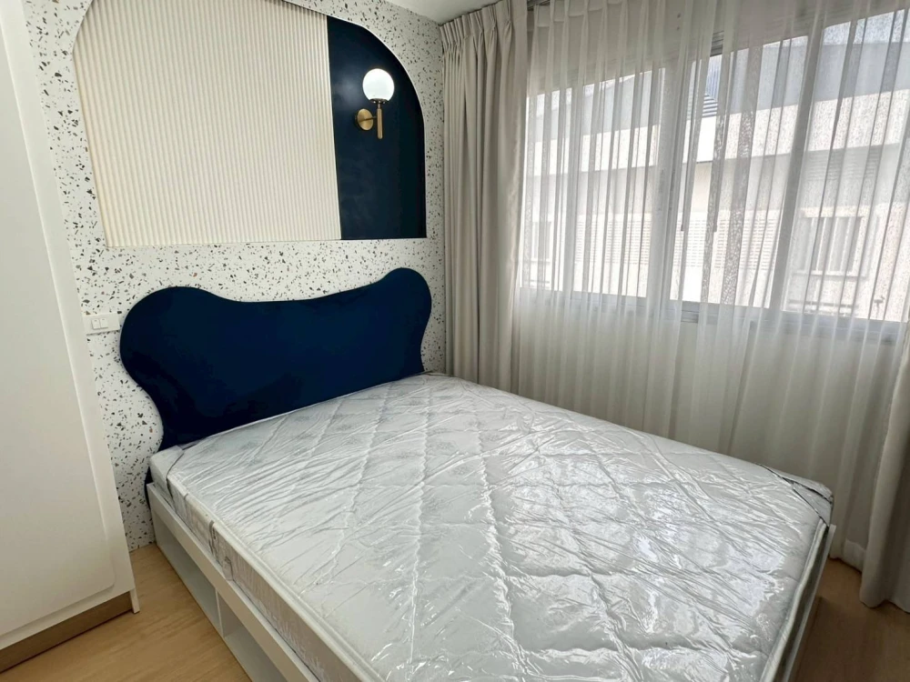 For rent: Lumpini Condotown Bodindecha-Ramkhamhaeng. Beautifully decorated unit with high-quality built-in furniture. Don't miss out!