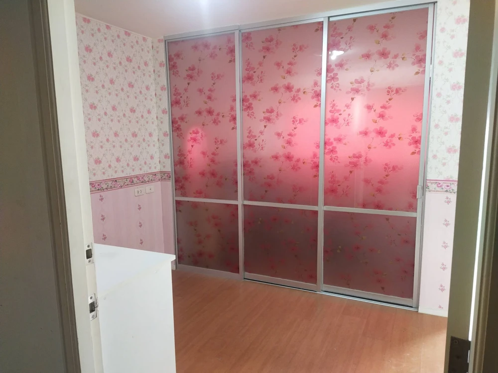 ให้เช่า Lumpini Condotown Chonburi - Sukhumvit ห้องน่าอยู่ ติดวอลเปเปอร์อย่างดี เฟอร์ครบ จองเลย