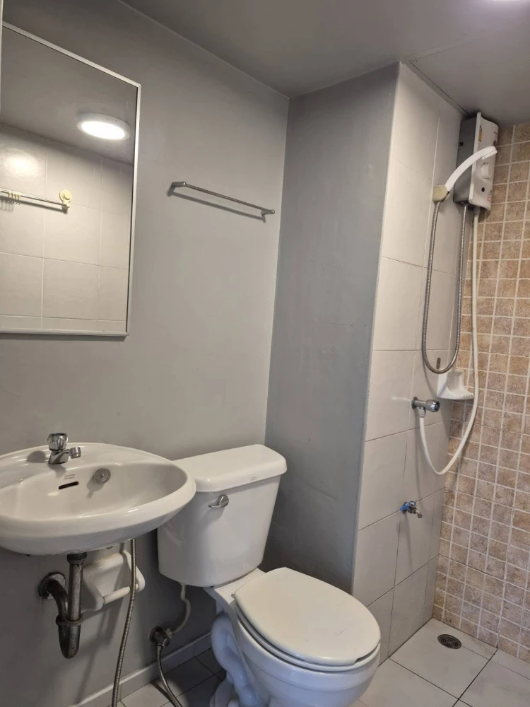 ให้เช่า Lumpini Condotown Chonburi - Sukhumvit ห้องมุมให้ความเป็นส่วนตัว เห็นวิวภูเขาสวย รีบจองเลย