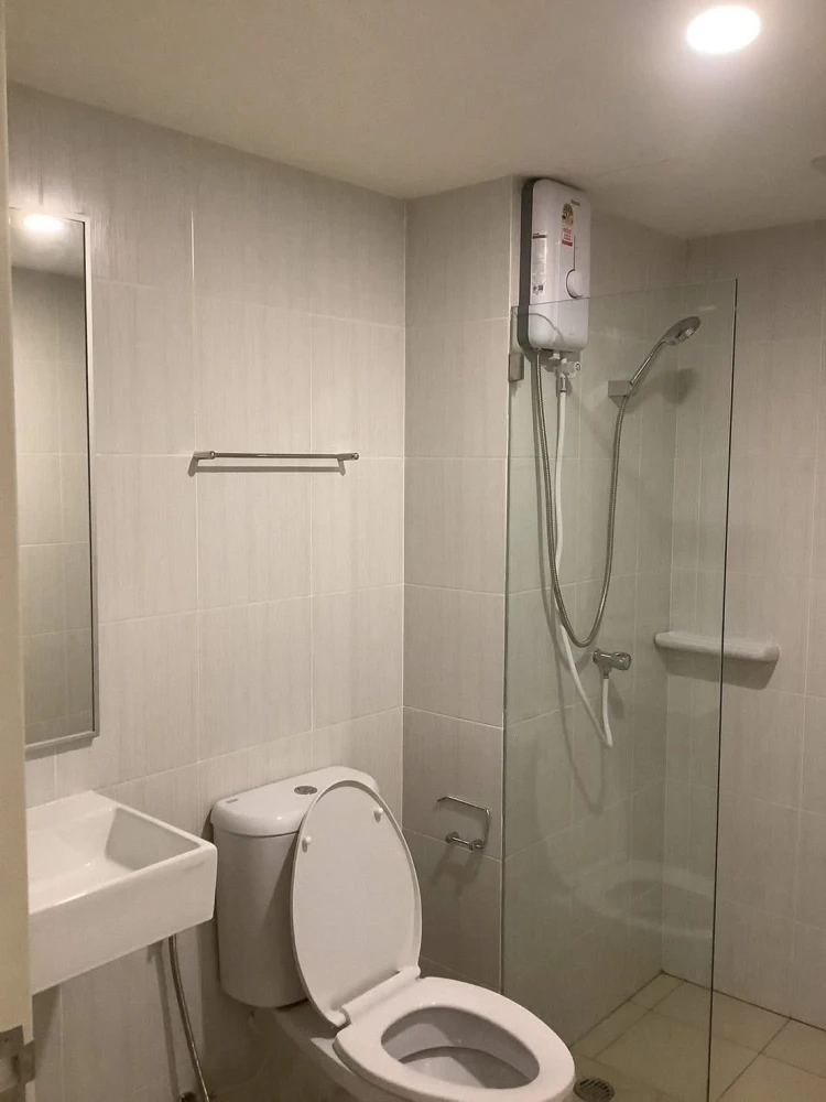 ให้เช่า Lumpini Condotown Ekachai 48 ห้องกว้างพื้นที่ใช้สอยเยอะ เฟอร์นิเจอร์ครบครัน หิ้วกระเป๋าเข้าอยู่ได้เลยจ้า