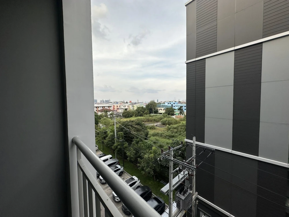 ให้เช่า Lumpini Condotown Ekachai 48 ห้องสตูดิโอ มาพร้อมเฟอร์ เครื่องใช้ไฟฟ้าครบ ราคาไม่แรง จองเลย