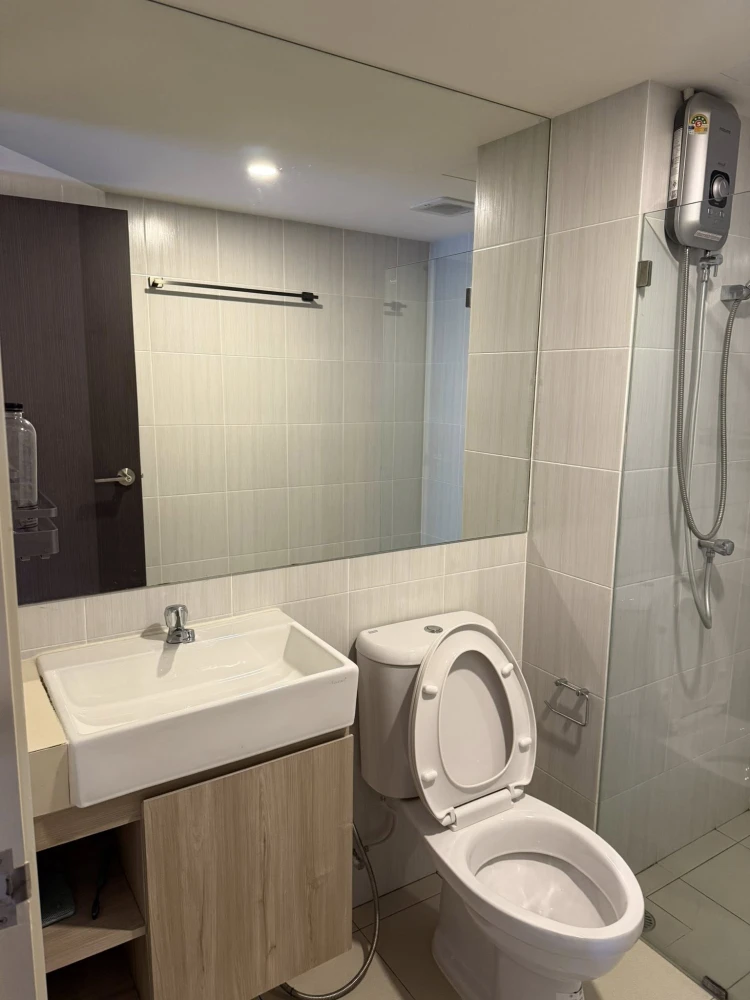 ให้เช่า Lumpini Condotown Ekachai 48 1 ห้องนอน 1 ห้องน้ำ บิ้วอินเฟอร์นิเจอร์อย่างดี ตกแต่งคุมโทน จองเลย