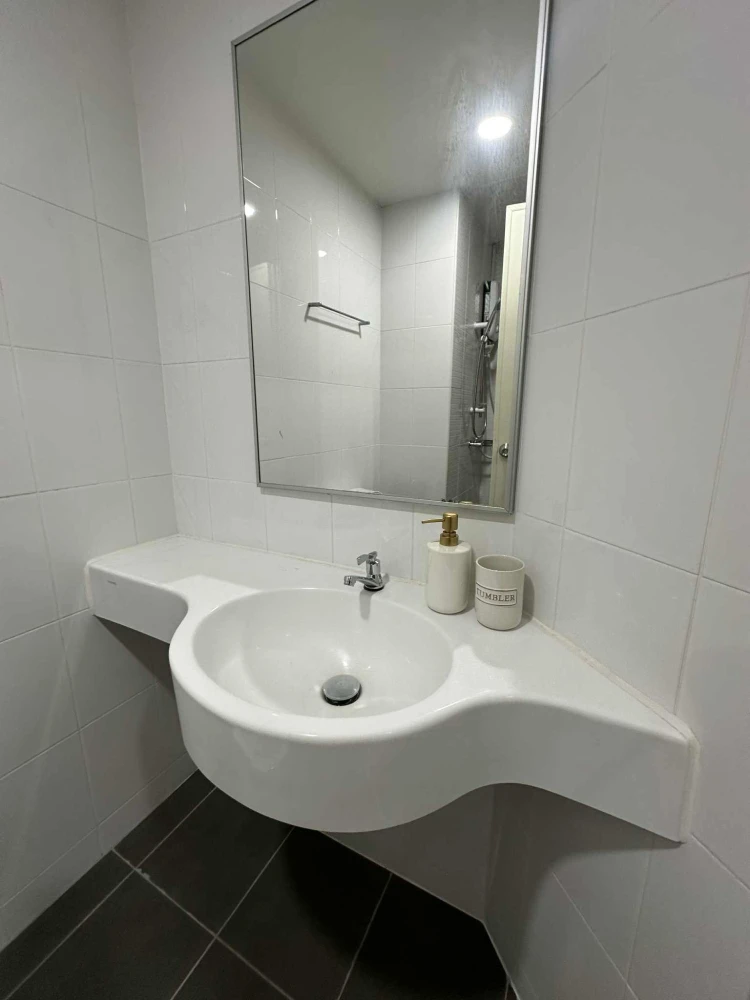 ให้เช่า Lumpini Condotown North Pattaya Sukhumvit ห้องน่าอยู่ เฟอร์ครบครัน มองเห็นวิวสระว่ายน้ำ จองด่วนๆ