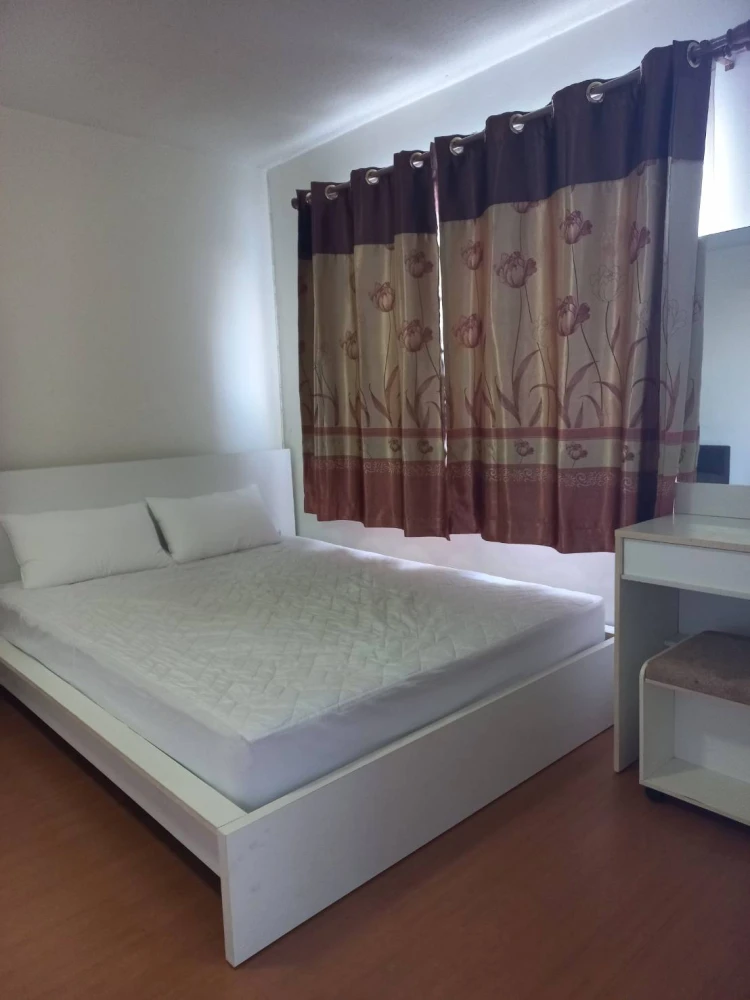 For rent: Lumpini CondoTown Romklao - Suvarnabhumi. Ready-to-move-in unit at an affordable price. Just bring your suitcase and move in!