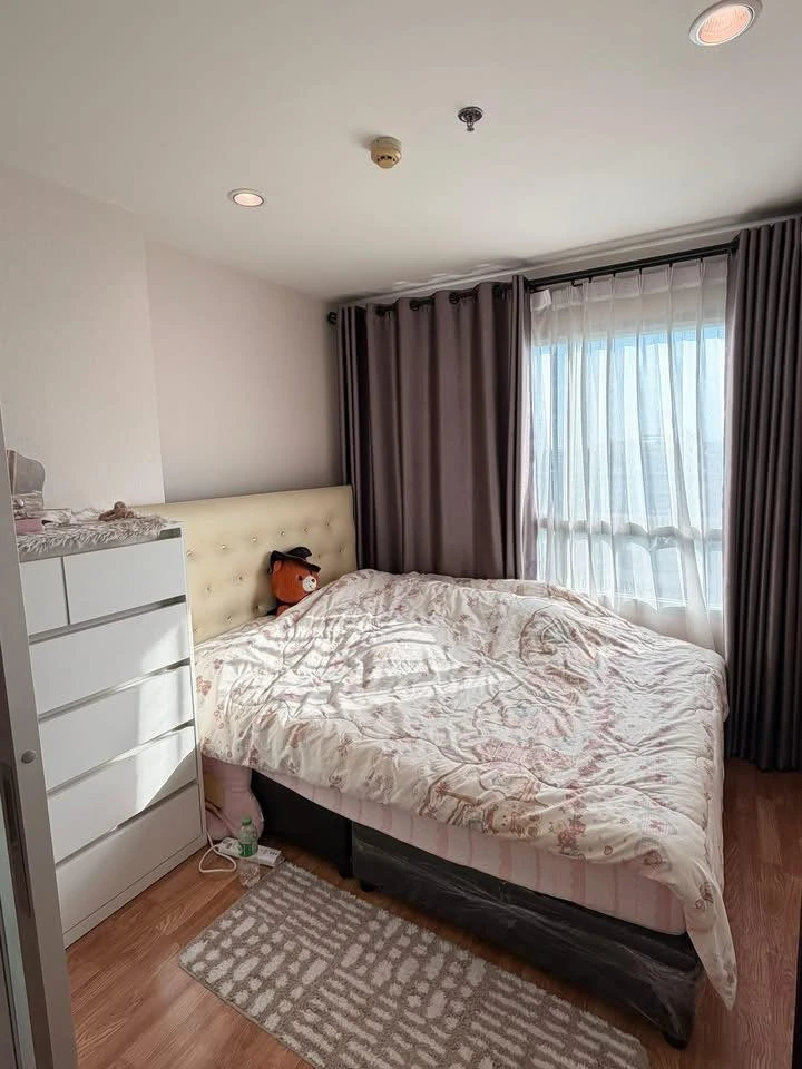 For rent: Lumpini Park Phetkasem 98, 5th floor, comfortable unit with full furniture. Just bring your bags and move in!